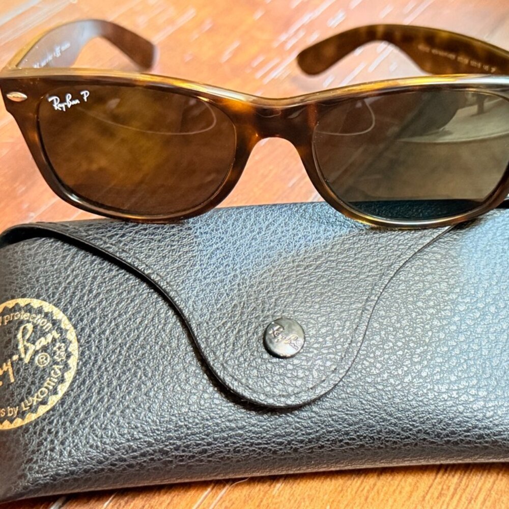 Ray-Ban New Wayfarer Tortoise Sunglasses Polarized Green 52 mm